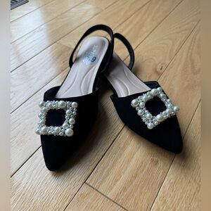 Elegant Black Slingback Flats with Pearl Embellishment